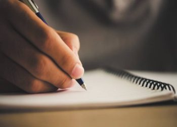 Jak poprawnie pisać: "niedługo" czy "nie długo"?