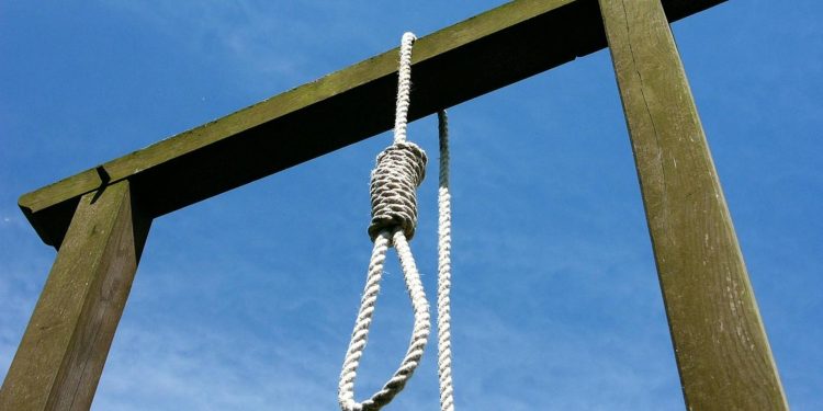 Sen o szubienicy może mieć zaskakującą interpretację: dowiedz się, co oznacza szubienica we śnie, kogo ostrzega i jak ją prawidłowo zinterpretować.