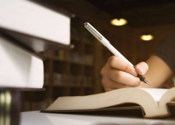 Dowiedz się, jak poprawnie pisać: "na codzień" czy "na co dzień"? Sprawdź, jakie zasady ortograficzne rządzą tą formą i unikaj błędów.