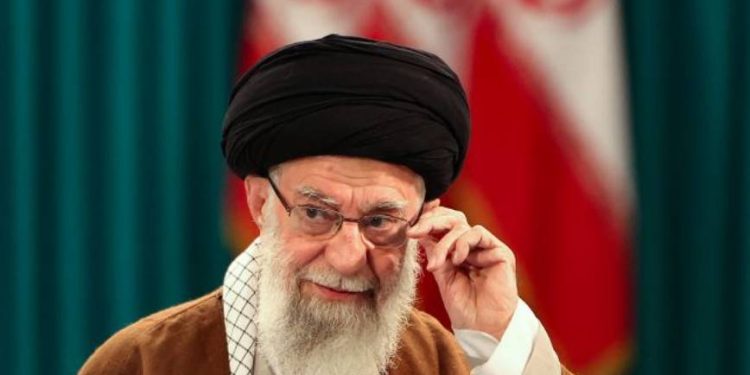 Iran wyraził gotowość do deeskalacji konfliktu z Izraelem i wznowienia negocjacji ze Stanami Zjednoczonymi w sprawie umowy nuklearnej — pod warunkiem neutralności Waszyngtonu.