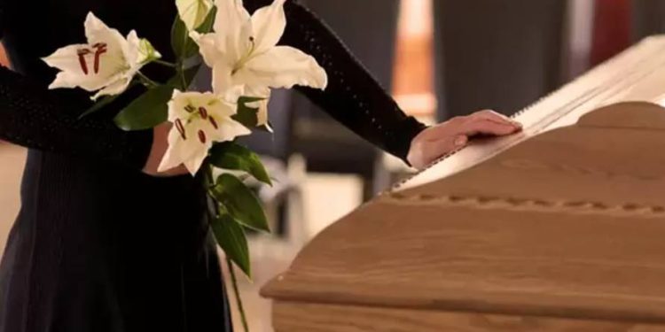 Dowiedz się, co oznaczają sny o pogrzebach, jakie symbole kryją się w tych marzeniach sennych oraz jak prawidłowo je interpretować, uwzględniając szczegóły.