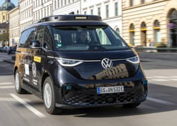 Volkswagen przedstawił autonomiczny elektryczny autobus ID. Buzz AD, który jest gotowy do produkcji seryjnej. Bezzałogowy pojazd będzie wykorzystywany w ride-sharingu oraz w flotach korporacyjnych.
