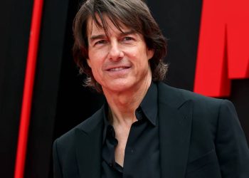 Tom Cruise trafił do Księgi Rekordów Guinnessa, wykonując 16 płonących skoków spadochronowych podczas kręcenia nowego filmu „Mission: Impossible”.