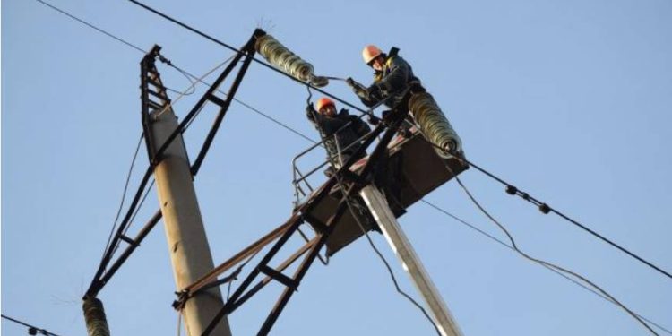 We Lwowie na ulicy Subotiwskiej doszło do wybuchu kabla elektrycznego, w wyniku czego część dzielnicy Lewandówka została pozbawiona prądu. Trwa naprawa.