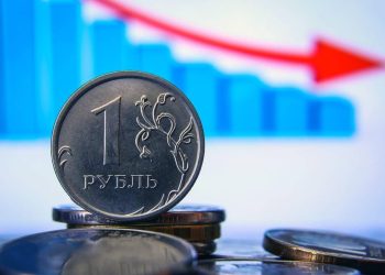 Ryzyko kryzysu bankowego w Rosji rośnie — w ciągu roku niespłacalne długi osiągnęły biliony rubli, a gospodarka wykazuje oznaki recesji.