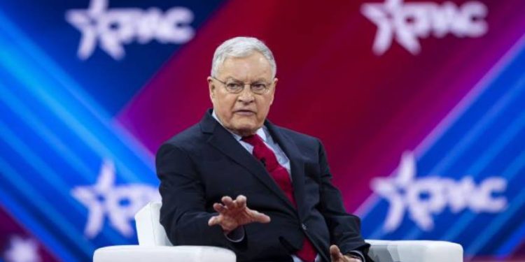 Generał Kellogg wezwał do stworzenia nowego „Planu Marshalla” dla Ukrainy, podkreślając znaczenie zawieszenia broni i międzynarodowej pomocy w powojennej odbudowie.