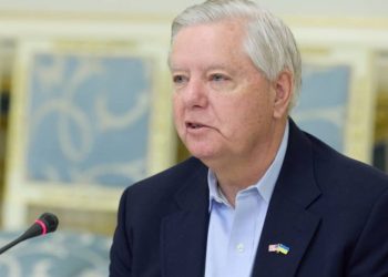 Senator Graham zagroził Chinom, Indiom i Brazylii cłami za zakup rosyjskiej ropy i oświadczył, że Trump „da nauczkę” Putinowi w przypadku powrotu do władzy.