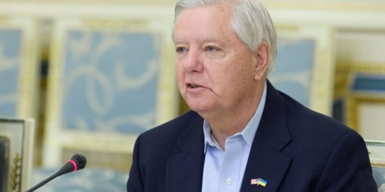 Senator Graham zagroził Chinom, Indiom i Brazylii cłami za zakup rosyjskiej ropy i oświadczył, że Trump „da nauczkę” Putinowi w przypadku powrotu do władzy.