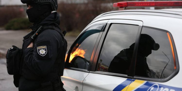 W Wasylkowie nieznany sprawca otworzył ogień do kierowcy Range Rovera. Mężczyzna został hospitalizowany, policja prowadzi śledztwo w sprawie usiłowania zabójstwa.
