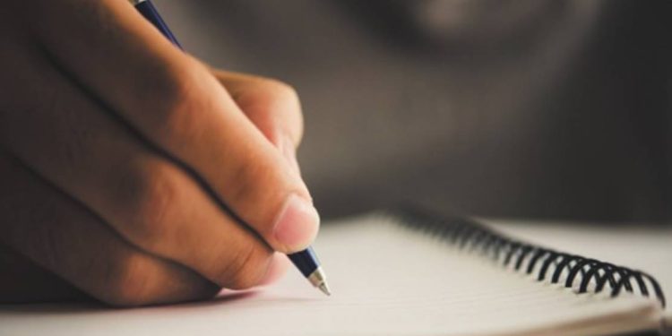 Dowiedz się, która forma jest poprawna: „chciałbym” czy „chciał bym”, i poznaj praktyczne przykłady użycia oraz zasady gramatyczne.