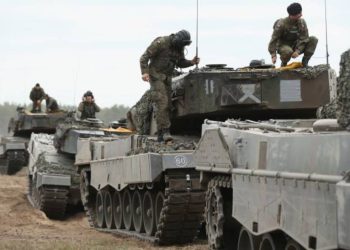USA mogą zmniejszyć swoją obecność wojskową w Europie o 30%. Niemcy reagują dyplomatycznie i finansowo, oczekując decyzji Waszyngtonu.