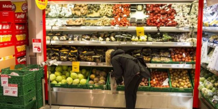 NBU poinformował o spadku inflacji na Ukrainie do 14,3% w czerwcu 2025 roku. Na dynamikę wpłynęły warunki pogodowe, ceny paliw i polityka pieniężna.