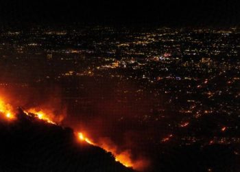 W Kalifornii wybuchł największy pożar roku — ponad 70 tysięcy akrów w ogniu, setki ewakuowanych, jakość powietrza w Los Angeles uległa pogorszeniu.