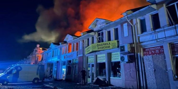 Po propozycji zawieszenia ognia Rosja zaatakowała ponad 100 dronami i rakietami. Ostrzelano budynki mieszkalne i infrastrukturę. Są zabici i ranni.