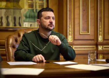 Zełenski podpisał ustawę przywracającą niezależność NABU i SAP. Nowe przepisy zakazują ingerencji prokuratora generalnego w śledztwa organów antykorupcyjnych.