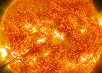 Silna burza magnetyczna spodziewana jest 26 lipca 2025. Sprawdź, jak może wpłynąć na Twoje zdrowie i samopoczucie oraz jak się przygotować na jej skutki.