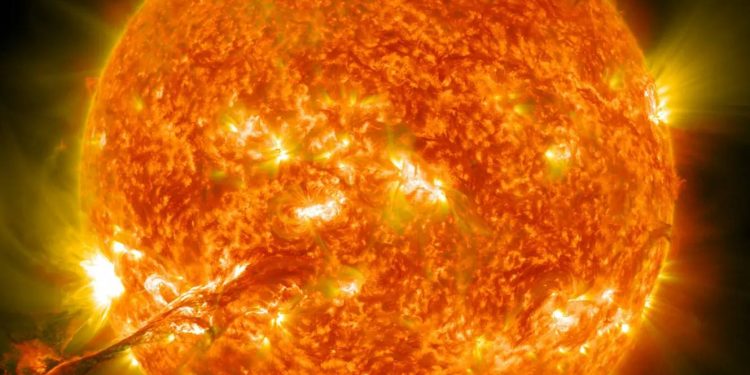 Silna burza magnetyczna spodziewana jest 26 lipca 2025. Sprawdź, jak może wpłynąć na Twoje zdrowie i samopoczucie oraz jak się przygotować na jej skutki.