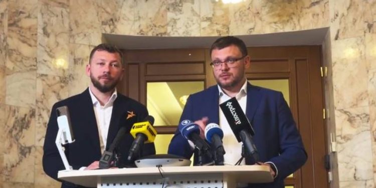 47 posłów złożyło projekt ustawy, który przywraca NABU i SAP część wcześniej ograniczonych uprawnień. Dokument został już przekazany do rozpatrzenia przez Radę Najwyższą.