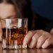 Dowiedz się, co oznacza sen o alkoholu. Interpretacja snu o alkoholu w różnych sytuacjach: picie, rozlewanie, widzenie butelki lub kieliszka we śnie.