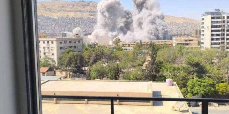Izrael zaatakował centrum Damaszku: zniszczono Sztab Generalny i Ministerstwo Obrony Syrii, pojawiają się doniesienia o możliwym trafieniu w pałac prezydencki