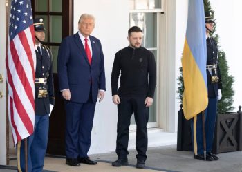 Donald Trump w rozmowie z Wołodymyrem Zełenskim wezwał Ukrainę do przejścia do ofensywy i poparł ataki na Rosję, uznając to za sposób wpływu na Kreml.