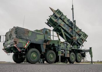 USA tymczasowo wstrzymały dostawy rakiet Patriot dla Ukrainy z powodu krytycznego wyczerpania zapasów, co wzbudziło obawy o zdolności obronne Pentagonu.