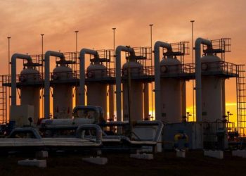 Katar grozi wstrzymaniem dostaw gazu do UE z powodu dyrektywy o zrównoważonym rozwoju, domagając się przeglądu wymagań klimatycznych dla firm.