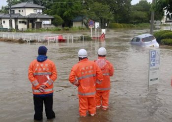 Potężny tajfun „Wipha” sparaliżował Hongkong: ponad 400 odwołanych lotów, wstrzymany transport, dziesiątki rannych i ogromne zniszczenia.