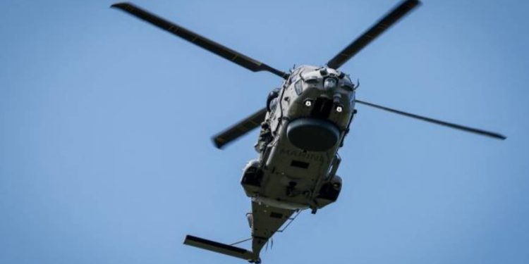 Wojskowy helikopter spadł do rzeki koło Grimmy w Niemczech. Pilot jest uznawany za zaginionego, na miejscu wypadku nastąpił wyciek paliwa, trwają działania ratunkowe.