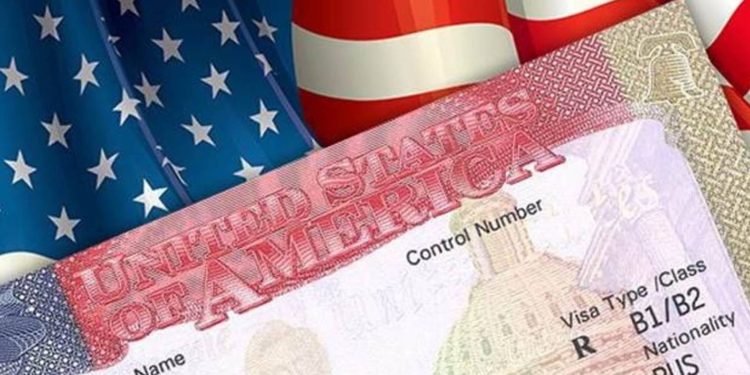 USA wprowadzają kaucję do 15 000 dolarów za wizy turystyczne i biznesowe. Program będzie obowiązywał do 2026 roku i obejmie obywateli krajów z wysokim poziomem overstay.