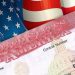 USA wprowadzają kaucję do 15 000 dolarów za wizy turystyczne i biznesowe. Program będzie obowiązywał do 2026 roku i obejmie obywateli krajów z wysokim poziomem overstay.