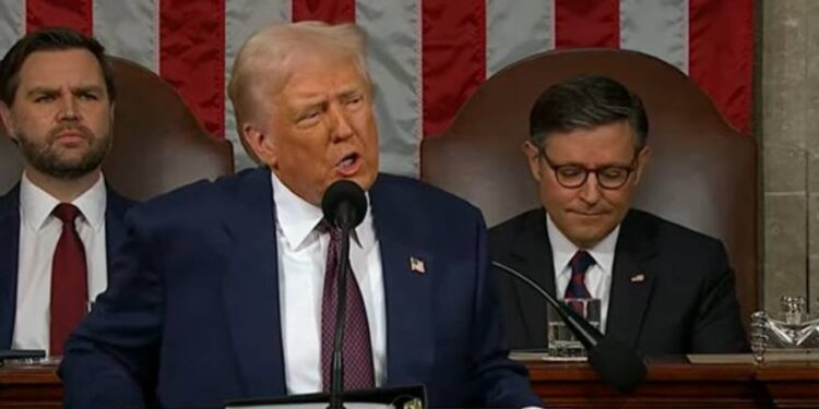 Trump oświadczył, że amerykańskich wojsk na Ukrainie nie będzie, a gwarancje bezpieczeństwa kraju zapewnią państwa europejskie po wojnie z Rosją.