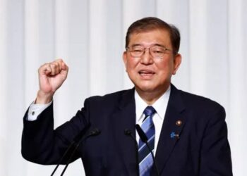 Japonia rozważa możliwość udziału w udzielaniu gwarancji bezpieczeństwa Ukrainie, ograniczając się do ram konstytucyjnych i misji międzynarodowych.