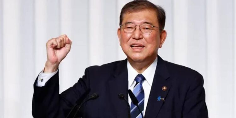 Japonia rozważa możliwość udziału w udzielaniu gwarancji bezpieczeństwa Ukrainie, ograniczając się do ram konstytucyjnych i misji międzynarodowych.