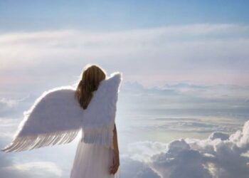 Dowiedz się, kiedy obchodzony jest Dzień Anioła Karoliny, co oznacza to imię i jak pięknie złożyć życzenia bliskim z tej okazji.