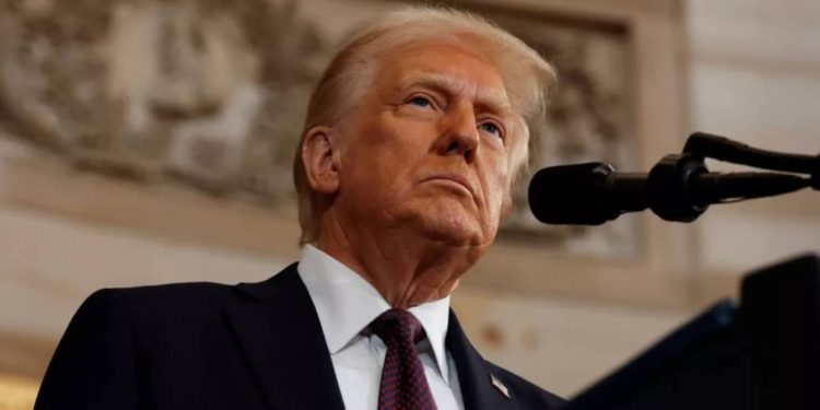 Trump zarządził rozmieszczenie dwóch atomowych okrętów podwodnych po ostrych wypowiedziach Miedwiediewa, wskazując na zagrożenie prowokacjami i możliwe konsekwencje dla bezpieczeństwa.