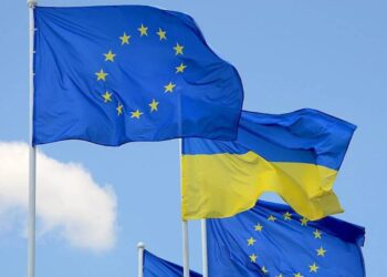 Liderzy europejscy dyskutują o utworzeniu 40-kilometrowej strefy buforowej między Ukrainą a Rosją w ramach potencjalnej umowy pokojowej.