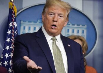 Trump zapewnił przywódców UE, że podczas spotkania z Putinem na Alasce nie będzie omawiać ukraińskich terytoriów i zażąda rozmów z Zełenskim.