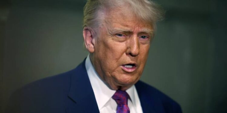 Trump ogłosił całkowitą blokadę tankowców naftowych Wenezueli; USA zwiększają swoją obecność w wodach kraju i wprowadzają nowe sankcje wobec Maduro.