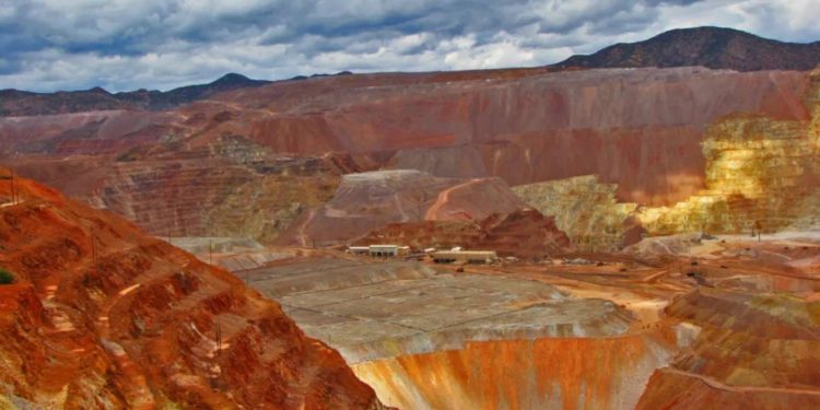 W Chile zakończono akcję ratunkową w kopalni El Teniente: pięciu górników zginęło w wyniku zawalenia. Kraj ogłosił żałobę, trwa śledztwo w sprawie przyczyn tragedii.
