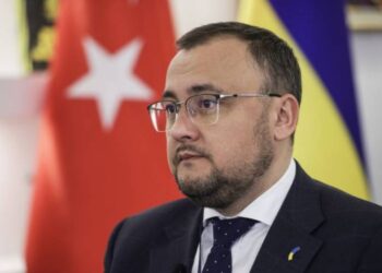 Ambasador Ukrainy w Polsce skrytykował bójki na koncercie Maksa Korża w Warszawie i ostrzegł przed zagrożeniem dla stosunków ukraińsko-polskich.
