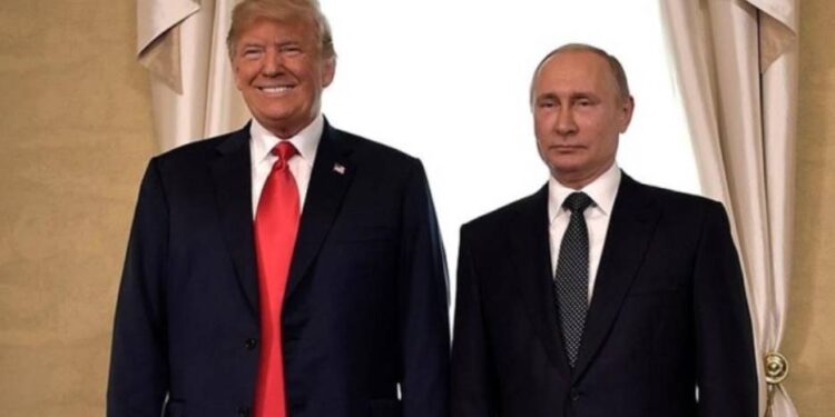 Trump i Putin spotkają się na bazie wojskowej w Anchorage z powodu ograniczonych opcji i wymogów bezpieczeństwa, mimo chęci Białego Domu, by tego uniknąć.