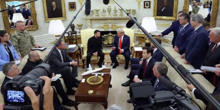 Trump i Zełenski przeprowadzili rozmowy w Waszyngtonie: omówili gwarancje bezpieczeństwa dla Ukrainy oraz perspektywę spotkania trójstronnego z Putinem.