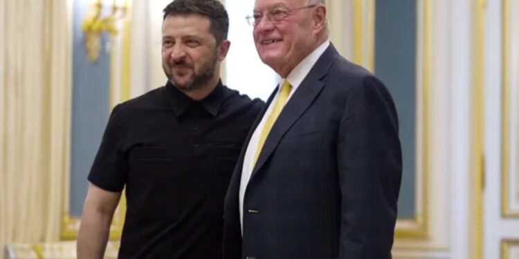 Keith Kellogg przybył do Kijowa 24 sierpnia i wziął udział w uroczystościach z okazji Dnia Niepodległości. Podczas wydarzenia wystąpił Wołodymyr Zełenski, a obecni byli także zagraniczni urzędnicy.