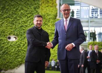 Wołodymyr Zełenski w Berlinie spotkał się z Friedrichem Merzem przed wideokonferencją z Donaldem Trumpem oraz przywódcami europejskimi.