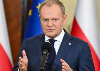 CBOS: w Polsce „Koalicja Obywatelska” Tuska i „Prawo i Sprawiedliwość” zrównały się w sondażu — po 30%. „Konfederacja” utrzymuje 12%.