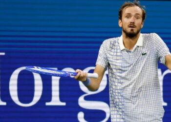 Rosyjski tenisista Daniił Miedwiediew wywołał skandal na US Open, obrażając sędziego podczas meczu przeciwko Francuzowi Benjaminowi Bonzi.