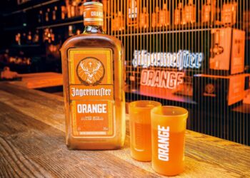 Jägermeister wprowadził nowy likier Orange — 56 ziół i przypraw w połączeniu z sokiem pomarańczowym. Świeży smak, 33% zawartości alkoholu, pojemność 0,7 l.