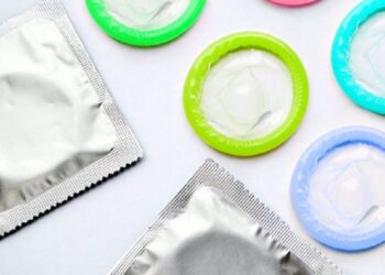 W lipcu w Niemczech ustanowiono rekord sprzedaży prezerwatyw. Liderzy — Heidelberg i Frankfurt, Berlin — w czołówce XXL. Wzrost do 15% w sklepach.