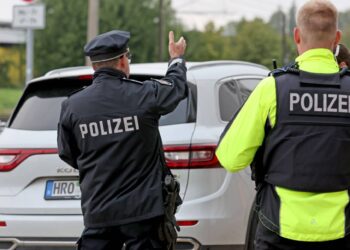 W Hamburgu zatrzymano pracownika fabryki podejrzanego o kradzież ponad 2 ton kawy oraz przechowywanie 20 tys. euro w gotówce i luksusowego zegarka.